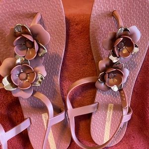 Ipanema pink sandals brand new size 9